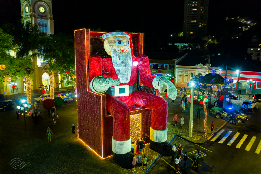 Papai Noel de 12 metros