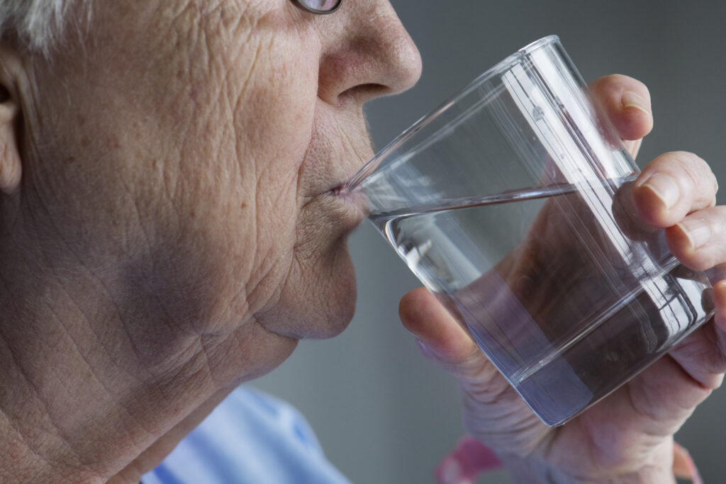 Onda de calor e umidade baixa exigem muito hidratação